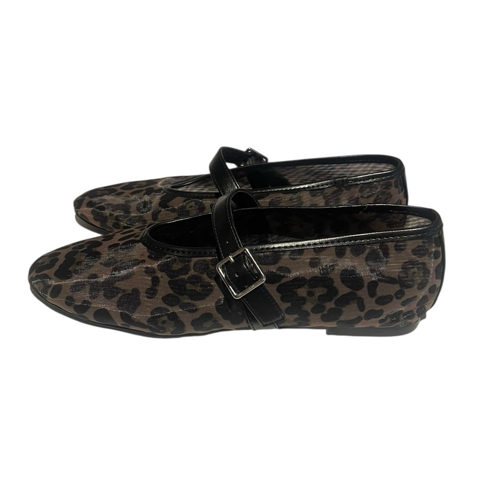 Cushionaire leopard print ballet flats mesh buckle closure dressy 8